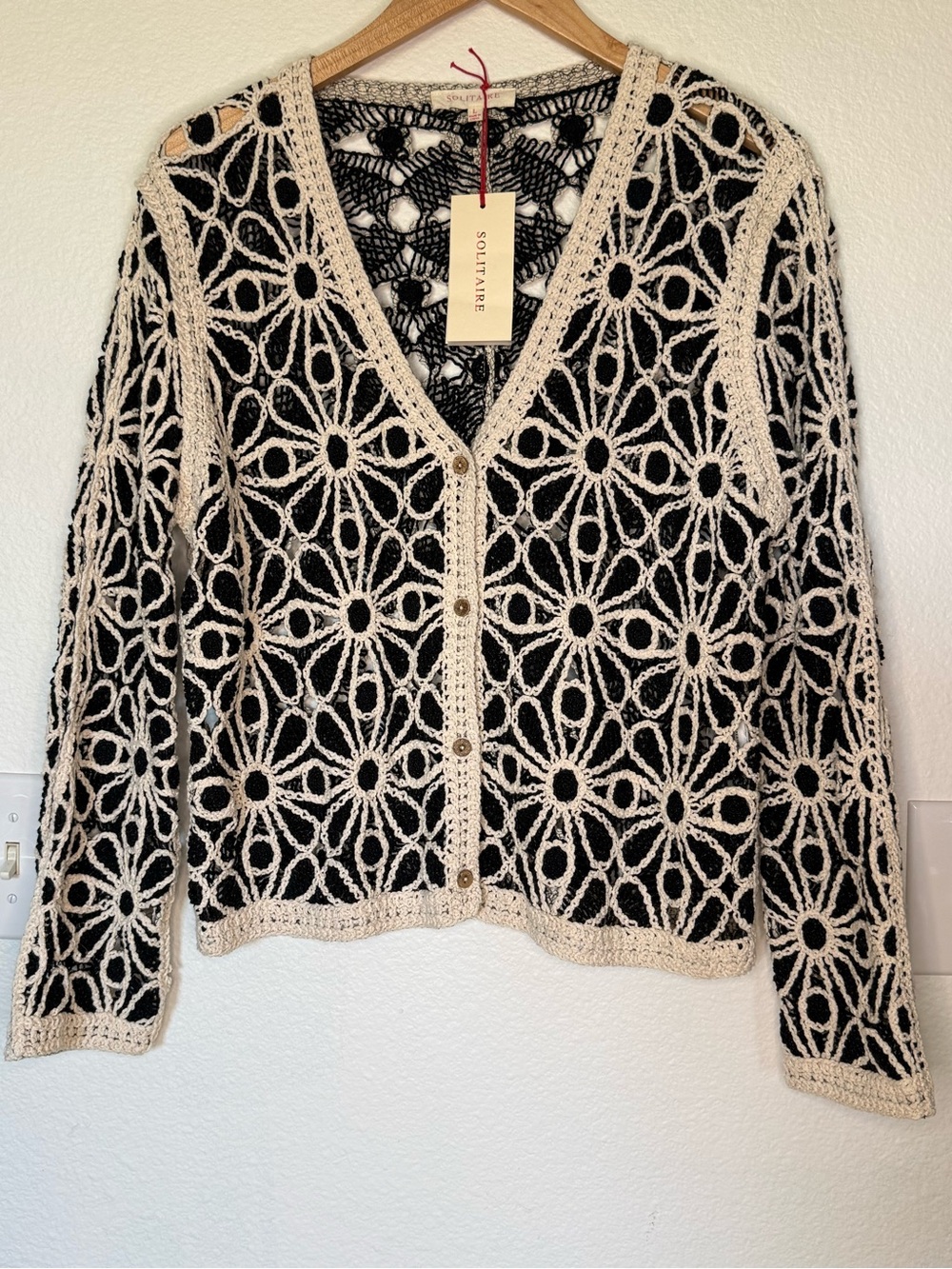 NWT Solitaire Black & Cream Cardigan Crochet Lace Floral Sweater Women’s Size Lg